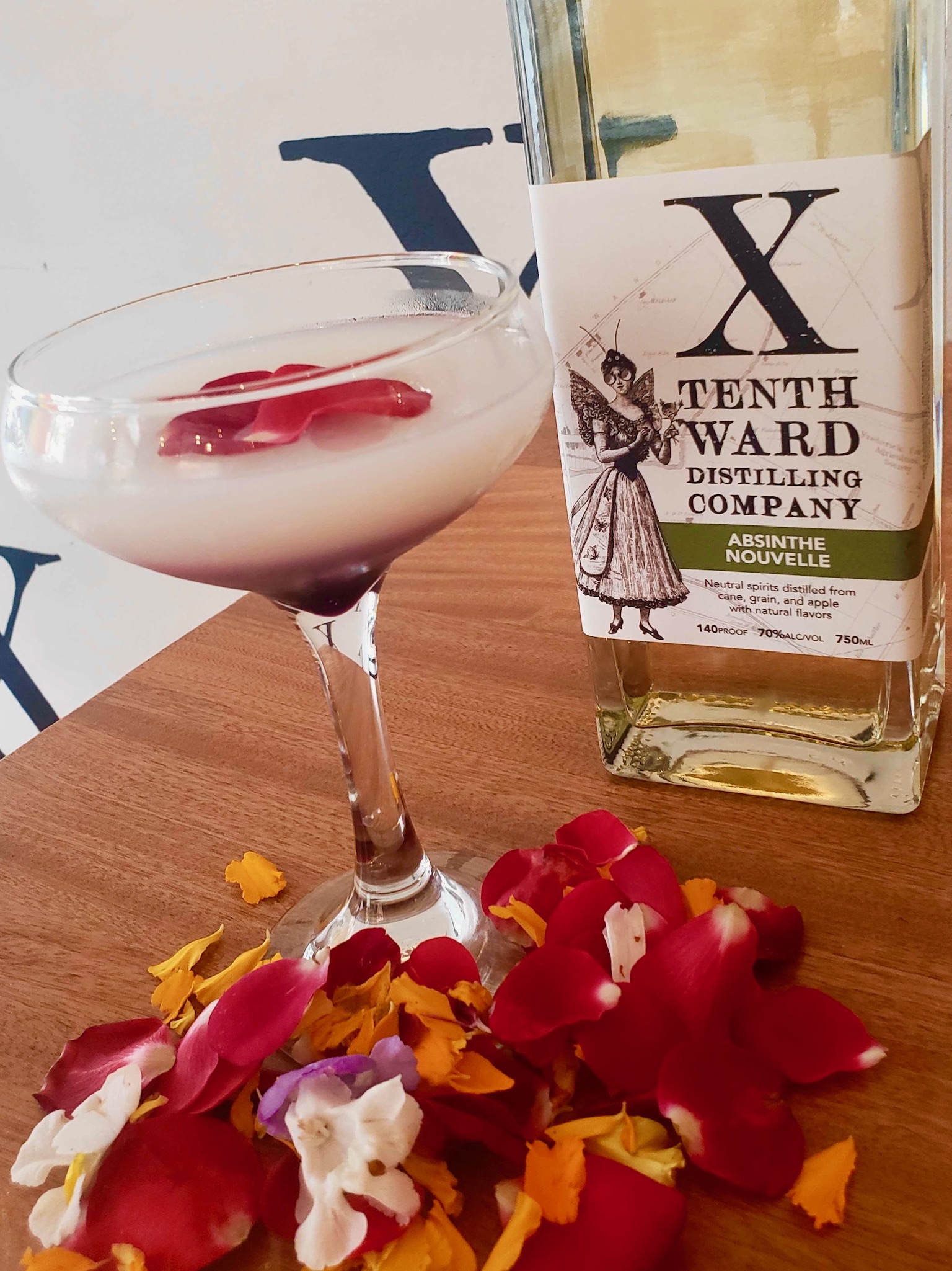 Absinthe Nouvelle cocktail with lemon and blueberry
